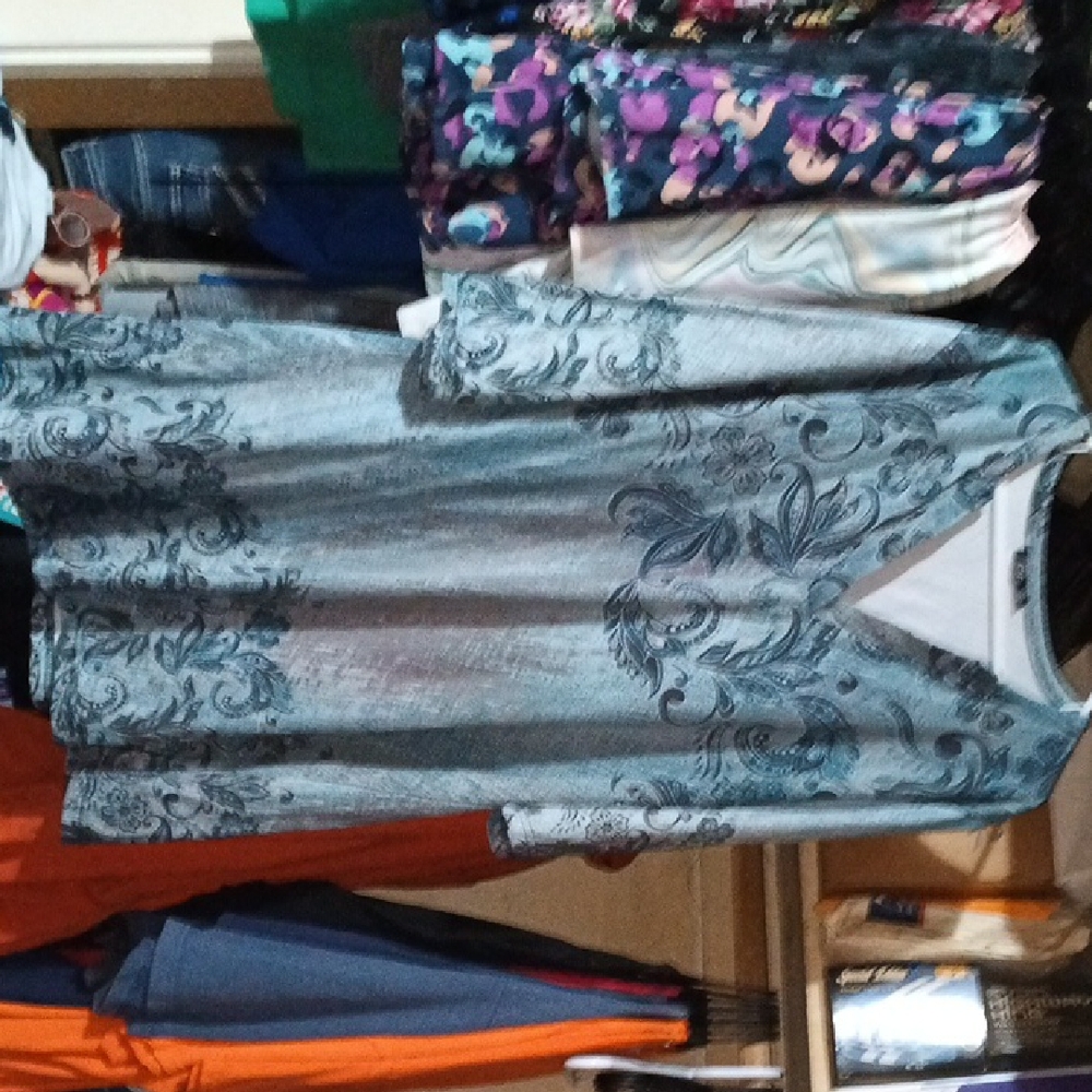 2X Size Floral V-Neck Top/Dress in Blue and Black